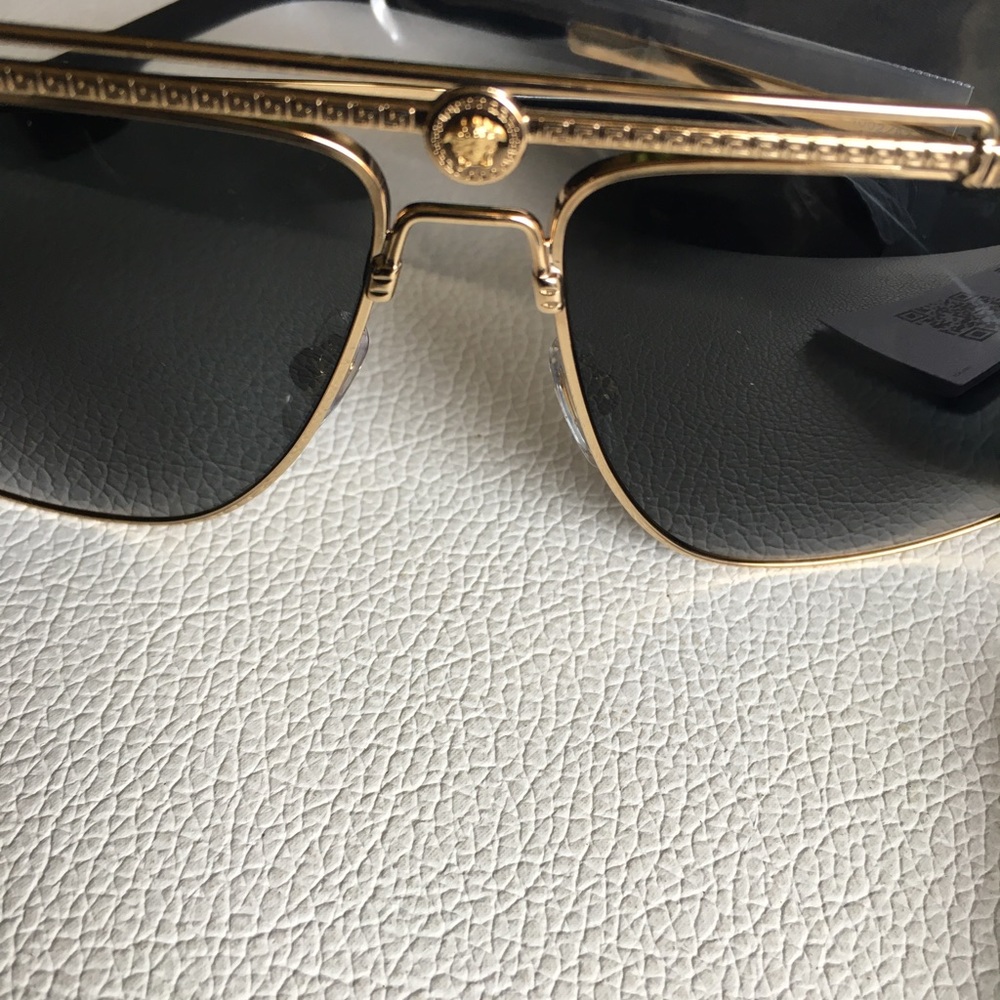 VERSACE Dark Grey Rectangular Men’s Sunglasses VE2242 100287 61 - Picture 8 of 14